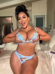 Kiara Mia on X: 📣LIVE CAM SHOW FRIDAY📣 🎉GIVEAWAYS🎉 Free porn! Free  Skype session! Free T-Shirts! So much more 👀🎉 📣7PM FRIDAY📣 🎉JOIN NOW  FOR FREE🎉 t.comK8cPA0yW7 kiaramia t.coVDGJXEkvmT  X