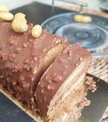 Buche Chocolat Cremeux Praline Amande Cacahuetes Ou Classique Biscuit Moelleux Vanille Amande Cr Biscuits Moelleux Recette Dessert Noel Recette Gateau Noel