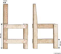 Si vous souhaitez construire une chaise droite, il faut compter 45cm de largeur, 96cm de hauteur et 50cm de profondeur. Diy Comment Fabriquer Une Chaise De Jardin En Palettes Femme Actuelle Le Mag