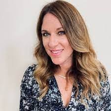 Mindy Davison's Instagram, Twitter & Facebook