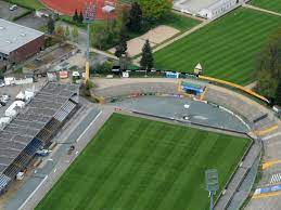 Der platz ist der dem hamburger rathaus am nächsten liegende rasenplatz. Risiken Bei Umbau Des Bollenfalltors Sv Darmstadt 98