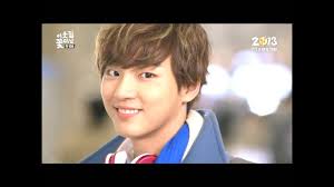 Looza goh is a children's book illustrator whose agoraphobia (fear of unfamiliar places and situations) and anthropophobia (fear of people) keeps her from engaging in any kind of relationship. Flower Boy Next Door Enrique Yoon Si Yoon Youtube