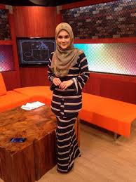 Nasi lemak kopi o ialah sebuah rancangan bual bicara waktu pagi santai malaysia yang disiarkan setiap minggu pada jumaat, sabtu dan ahad pada jam 8:00 hingga 10:00 pagi di tv9, dari 4 april 2008 sehingga 4 mac 2018. Pin By Salmi Subri On Programe Nasi Lemak Kopi O Tv9 Nasi Lemak Kopi Stylists