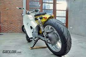 ワイドリムでムチムチなスタイルなカブ アジア市場のカスタムも新時代になっている ホンダカブ カブ スーパーカブ