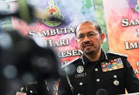Ketika dikonfirmasi soal pengumuman senaraihitam (blacklist) di facebook resmi itu, datuk seri mustafar ali membenarkan. Immigration Caning Good Deterrent Against Hiring Illegal Immigrants The Star