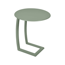 Ultra conviviale, la table basse ronde pier import va vous faire tourner la tête! Alize Offset Low Table Small Low Table Made Of Steel