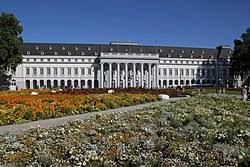 Das kurfürstliche schloss koblenz gehört zu den bedeutendsten schlossbauten des französischen frühklassizismus in südwestdeutschland und ist eines der letzten residenzschlösser, das unmittelbar vor der französischen revolution in deutschland gebaut wurde. Electoral Palace Koblenz Wikipedia