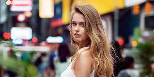 Blonde balayage on brown hair is gold. Balayage Vs Ombre What S The Difference Matrix