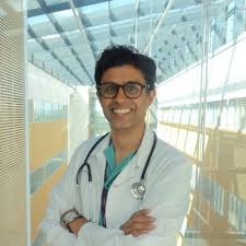 Zahid forteller at han antar han har blitt smittet på jobb, der han jobber med coronapasienter. Naeem Zahid Naeemzahid Twitter