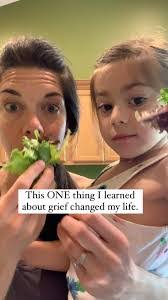 Leigh Graf's Instagram, Twitter & Facebook