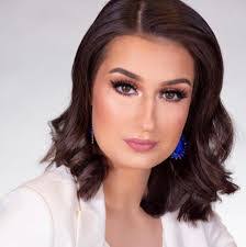 Kami Jacobs's Instagram, Twitter & Facebook