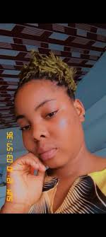 A 10years old girl that makes hair 😱🥰