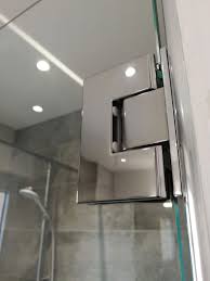 Porte De Douche En Verre Trempe Sur Mesure Avec Charnieres Chromees Bilbao Bohle Porte Douche Verre Decoration Maison Douche Italienne