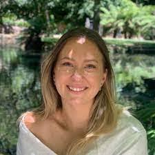 Veronica Pickard's Instagram, Twitter & Facebook