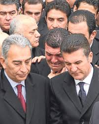 Emir sarıgül, 1981 yılında i̇stanbul' da doğmuştur. Mustafa Sarigul Oglu Emir I 2 Kez Nicin Tokatladi Halkin Habercisi Bagimsiz Habercilik