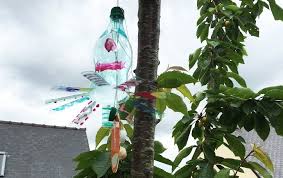 Diy Epouvantail En Bouteille Plastique 2016 Chez Titval Bouteille Plastique Epouvantail Diy