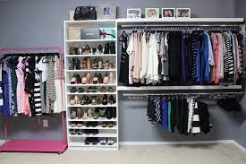 Die regale werden wegen der schräge stufenmäßig gestaltet und das bedeutet eine unterschiedliche länge der einzelnen einlegeböden. Diy Begehbaren Kleiderschrank Selber Bauen Praktishe Tipps