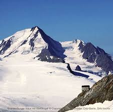 In folge überqueren wir den gletscher in nordöstlicher richtung zum oberen guslarjoch. Touren