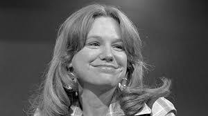 Robin Pass's Instagram, Twitter & Facebook