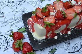 Semifreddo Aux Meringues Et Coulis De Fraises Recette De Fetes Hum Ca Sent Bon Coulis De Fraise Meringue Desserts Aux Fruits