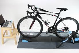Le home trainer elite qubo digital smart b+ est un home trainer à fixation de la roue arrière simple d'utilisation. Montage Et Maintien Du Velo Sur Un Home Trainer Tacx I Genius