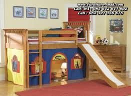 Seperti pada gambar, bagian kolong dipan bisa dimanfaatkan sebagai kotak untuk menyimpan model lainnya adalah dipan minimalis dengan laci tingkat. Model Dipan Kayu Tingkat Minimalis Jati Furniture Anak