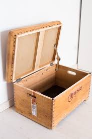 Aufbewahrungsboxen Truhe Aus Kleinem Alten Turnkasten Gefertigt Ein Designerstuck Von Stubenzier Bei Dawanda Turnkasten Waschetruhe Kasten