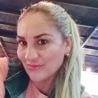 30+ perfiles de «Adela Salazar»