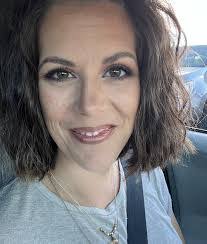 Regina Deck's Instagram, Twitter & Facebook