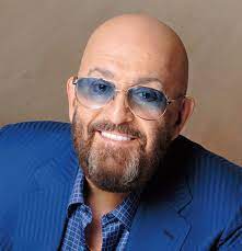 He was born in moscow on 13 april 1948. Mihail Shufutinskij Vnukam Staryj Ded Ne Nuzhen Starhit Ru