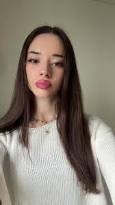 Amanda Salvo's Instagram, Twitter & Facebook