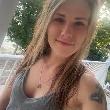 Courtney Cookson's Instagram, Twitter & Facebook