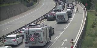 Am gotthard bereits wieder 11 kilometer stau. Gotthard Tunnel In Beide Fahrtrichtungen Gesperrt Lie Zeit Online