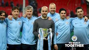 أحصل على مجموعة صور لاعبين بتوقيعهم من نادي Manchester City مجانا حتى باب منزلك Manchester City Manchester City