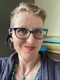 Rachael Bain's Instagram, Twitter & Facebook