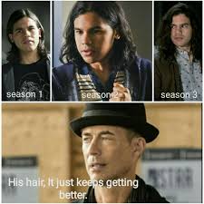 Season Threes Hair Is Just Wow Who Better That Hr To Point Out Everything He Does Makes Me Laugh He Ma Flash Funny The Flash Grant Gustin Supergirl And Flash