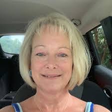 Suzanne Sams's Instagram, Twitter & Facebook