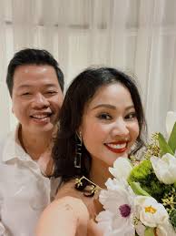 Cuộc sống viên mãn của ca sĩ Đăng Dương bên bà xã xinh đẹp, nóng bỏng