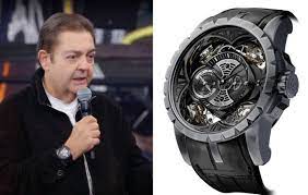 Fausto silva novas fausto silva recentes fausto silva facebook fausto silva 2020 fausto silva 2021 fausto filho de fausto silva roubou a cena nas redes sociais e deixou muita gente de queixo caído. Fausto Silva Surge Com Relogio Milionario Em Programa O Fuxico