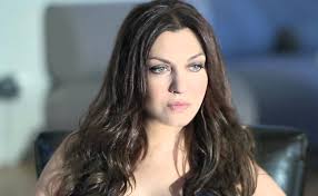 Από τότε και μέχρι το 2000 αποτέλεσαν ένα από τα πιο επιτυχημένα και εμπορικά δίδυμα της ελληνικής δισκογραφίας, χαρίζοντάς μας δεκάδες. Kaith Garmph Gi Ayto Tsakw8hka Me Ton Foibo Zox Gr