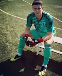 Kepa arrizabalaga revuelta is a spanish professional footballer who plays as a goalkeeper for premier league club chelsea and the spain nati. Pin On Soccer