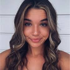 Samantha Matney's Instagram, Twitter & Facebook