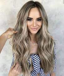 Sensational Ashy Honey Blonde Long Wavy Hairstyles 2019 To Mesmerize Anyone Hair And Comb Long Wavy Hair Light Hair Long Hair Styles