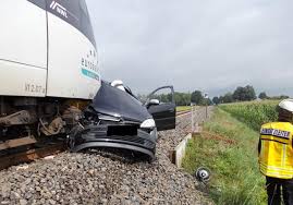 Ein großaufgebot der polizei ist im einsatz. Nachrichten Espelkamp Autofahrerin Stirbt Bei Kollision Mit Der Eurobahn Hallo Minden