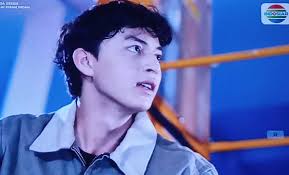 Serba serbi birthday party Sridevi 17thn, si cantik baju stroberi 😍. Part  paling ku suka, malvi duet dan keseruan mereka joget bareng✨ Mala dengan  penampilan simpel tapi elegan banyak menyumbang lagu yg