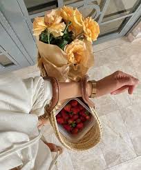 12 Likes 0 Comments Escape Le Soul Escapelesoul On Instagram Just Ate Some Strawberries Turns Out Life Really Is Worth In 2020 Instagram Food Pretty Food Food