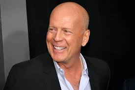 Bruce Willis' aphasia was suspected by coworkers for years.