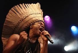 Carlinhos brown participa extensivamente do documentário de 2004 el milagro de candeal. Artist Profiles Carlinhos Brown World Music Central Org