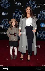 Harper renn smith and tiffani thiessen hi-res stock photography and images  - Alamy