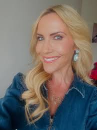 8yrs ago today, the day I (legally) married my incredible Husband ❤️ The  best decision I ever made 🙏 Thank you for choosing me to be your wife  Honey, I couldn't think